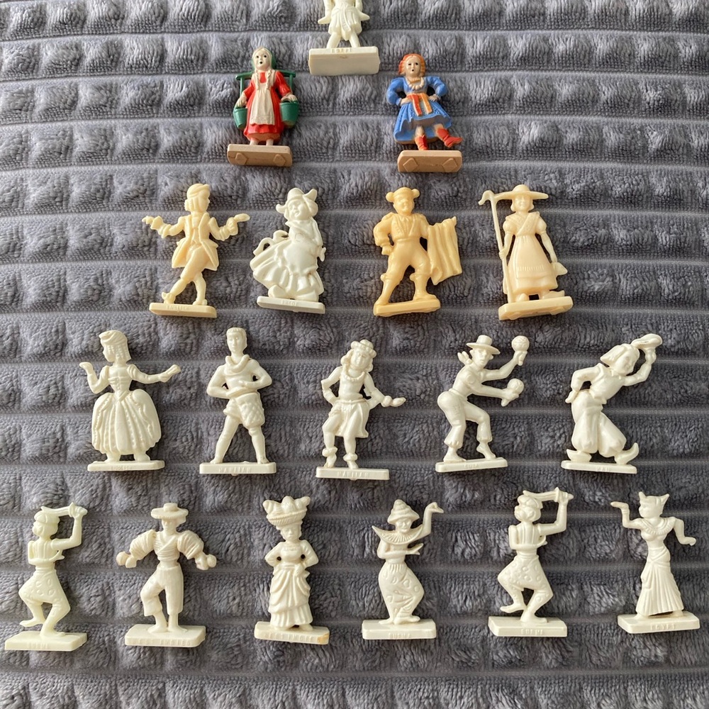 18 Vintage hard plastic figurines EUC